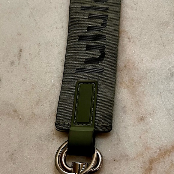 Lululemon Women's Never Lost Keychain 12-inch Green/White Silver Hardware EUC - Picture 1 of 7